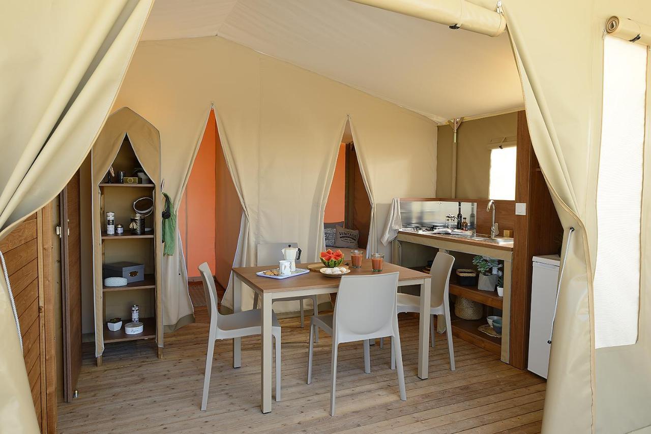 Camping Les Rives Du Lac Bois Morin Exterior photo